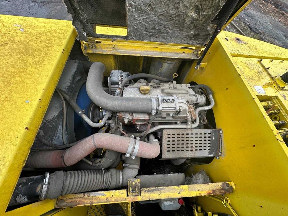Fuchs MHL 320 + szczypce do demontażu samochodów