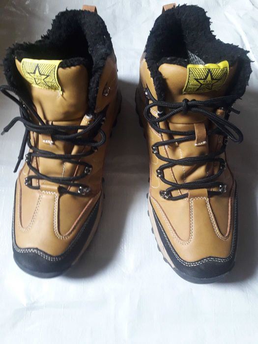 Теплі кросівки Avic б/в устілка 28.5 см розмір 44-45 ціну зменшено