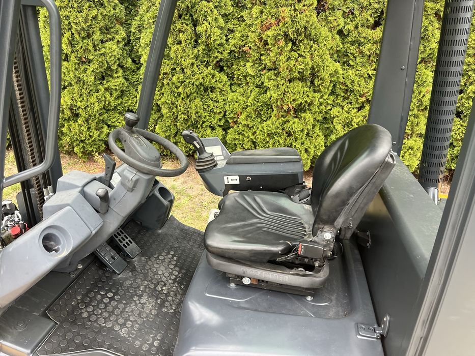 Sprzedam wózek widłowy Tfg435s