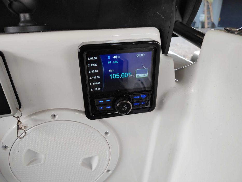 ŁÓDŹ BANTA 460 z 2024 roku z przyczepą i silnikiem