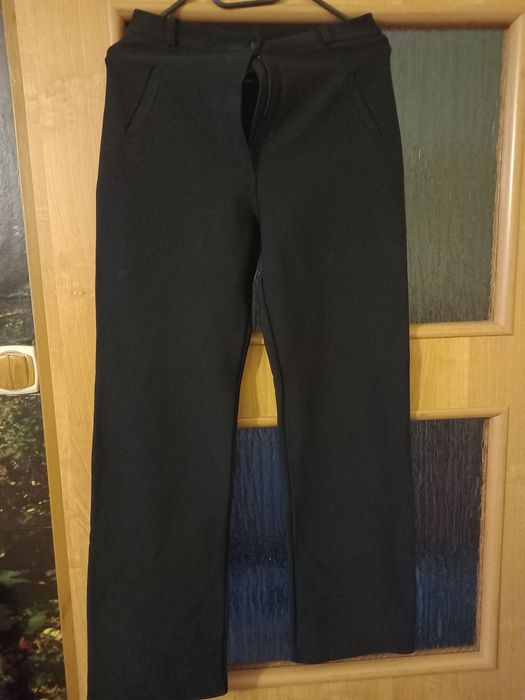 Czarne proste spodnie