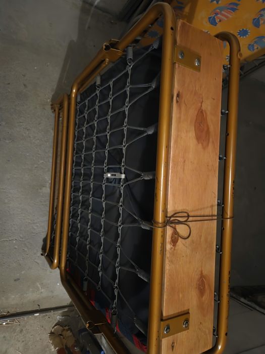 Łóżko polowe z materacem i pokrowcem