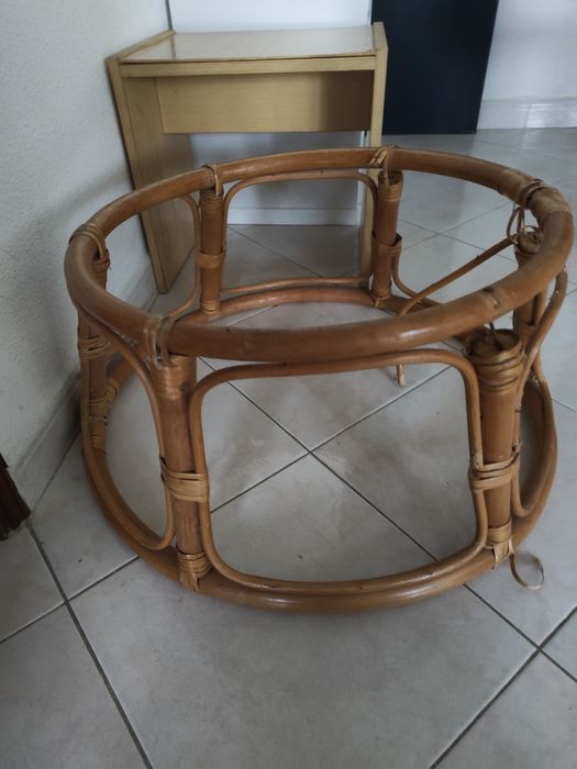 Poltrona papasan em rattan com almofada azul