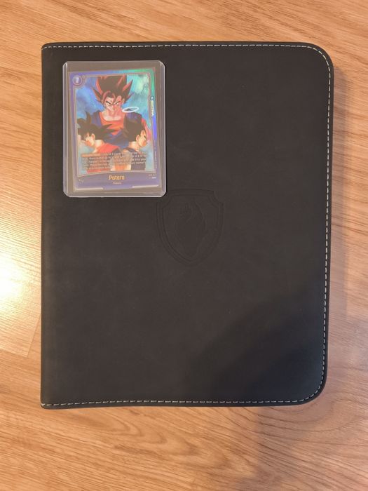 Binder na 160 kart w TOPLOADERach pokemon