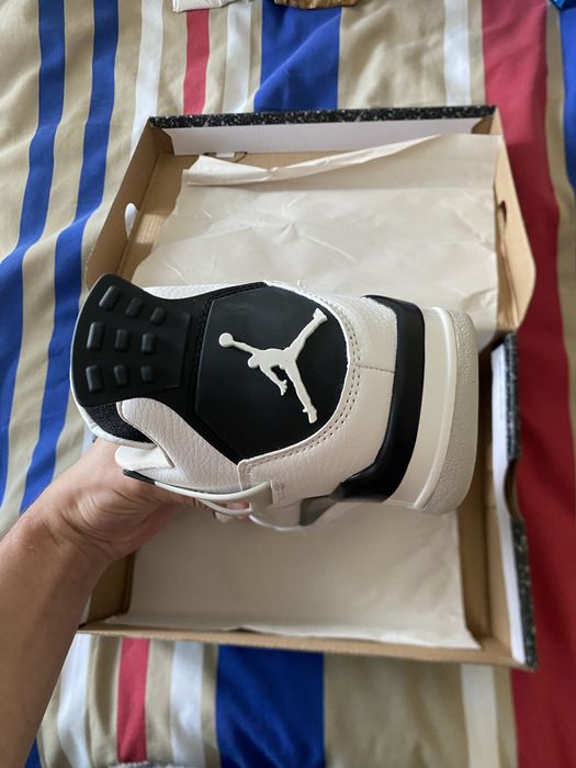 Air Jordan 4 Brancos e Pretos 43
