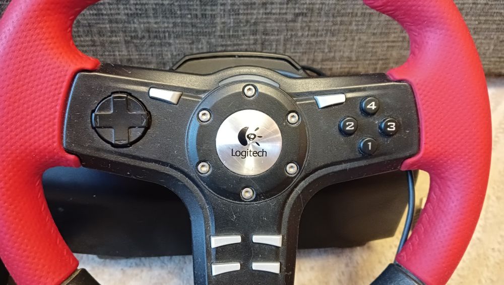 Руль игровой Logitech: 1 500 грн. - Інші ігрові аксесуари Дніпро на Olx