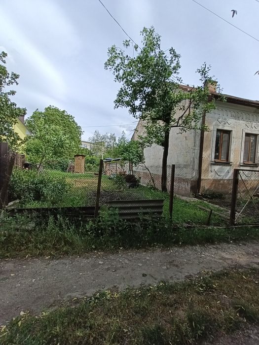 Терміново продам 1/2 будинку р-н школи на Білоруській!