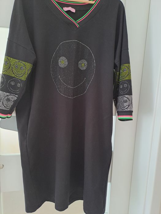 Sukienka czarna z koralikami kolorowymi