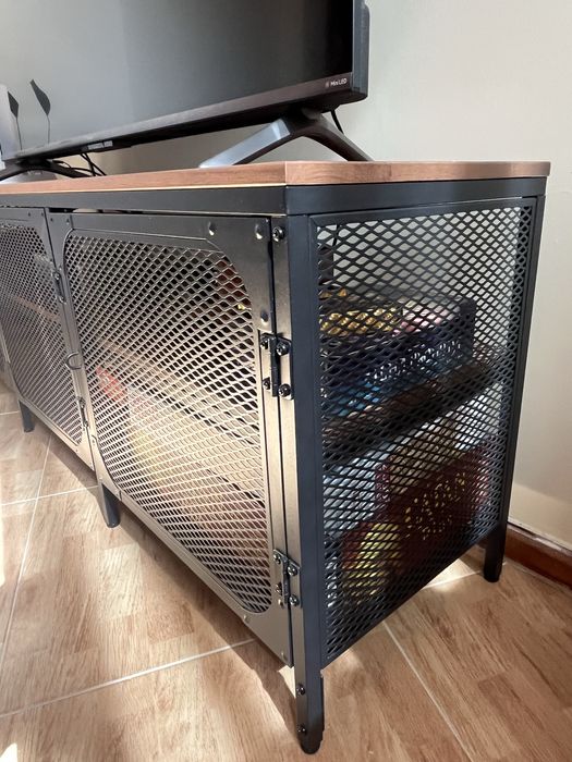 Móvel TV IKEA FJÄLLBO como novo – estilo industrial
