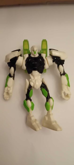Brinde HAPPY MEAL - boneco articulado do robô C.Y.T.R.O., o aliado tecnológico do herói Max Steel.