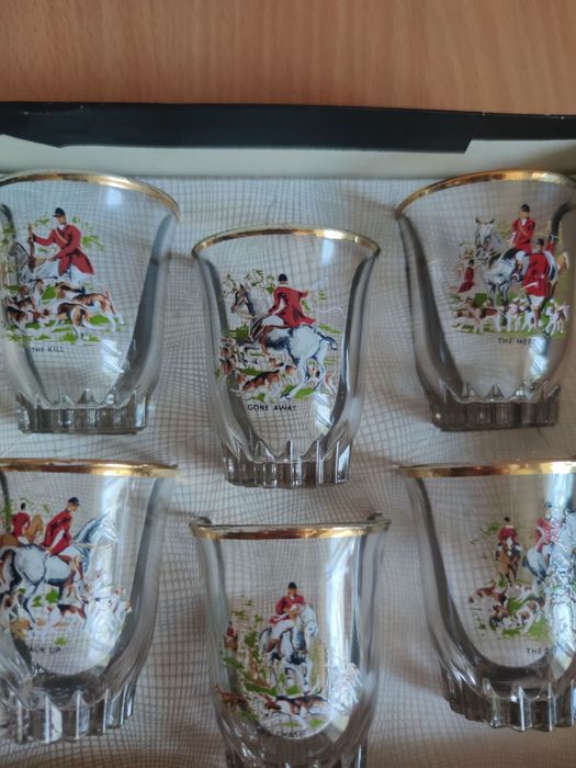Винтажный набор рюмок "Сцены охоты"