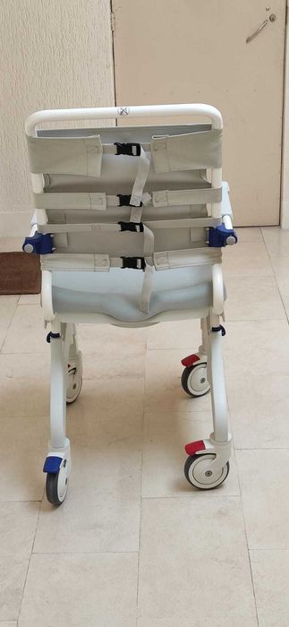 Cadeira de apoio wc nova e sem uso!!!