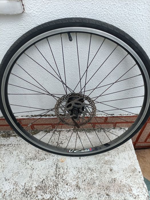 Roda 26 com pneu de estrada