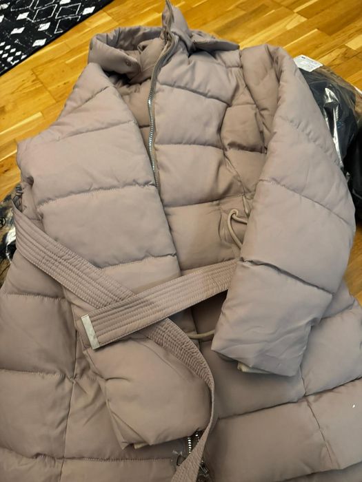 Palety ze zwrotami nie sortowanie,  ubrania, agd, rtv hurt tanio