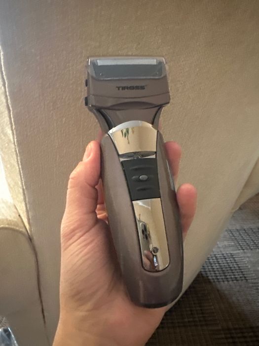 Golarka męska TIROSS TS-424