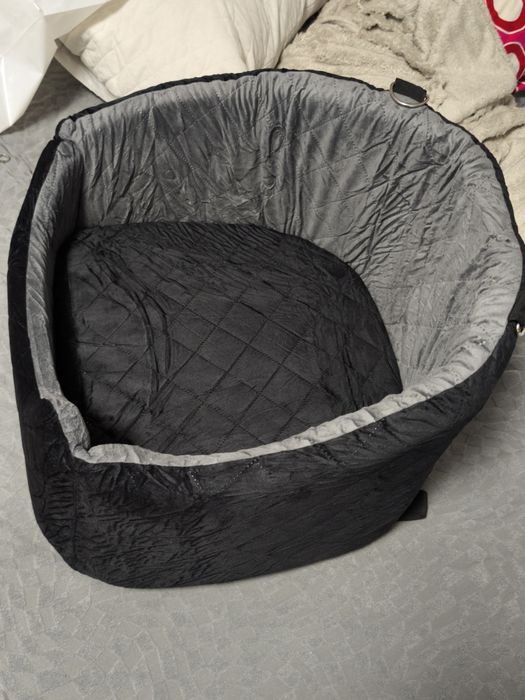 Assento para cães para carro com cinto de segurança, bolso de armazenamento e antiderrapante.