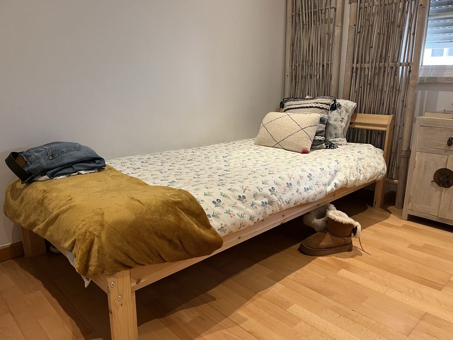Cama de solteiro nova com colchao