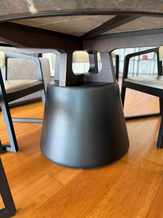 Conjunto Camerich em Mármore + 6 Cadeiras em Pele – Excelente Oportunidade (Novo €7.400)