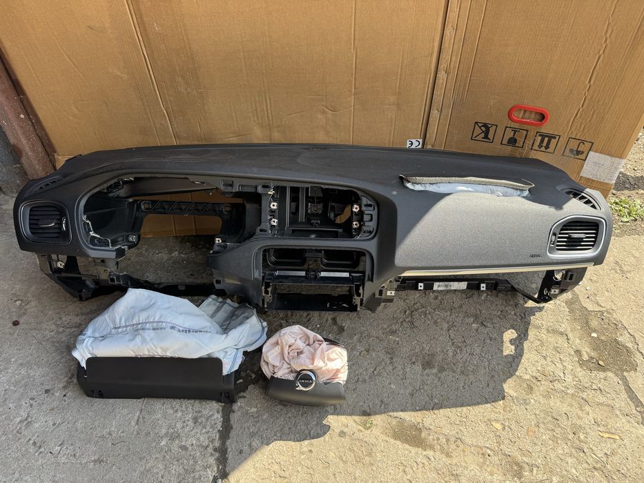 Volvo v40 deska,konsola kokpit  z poduszkami 2012–2018 wystrzał