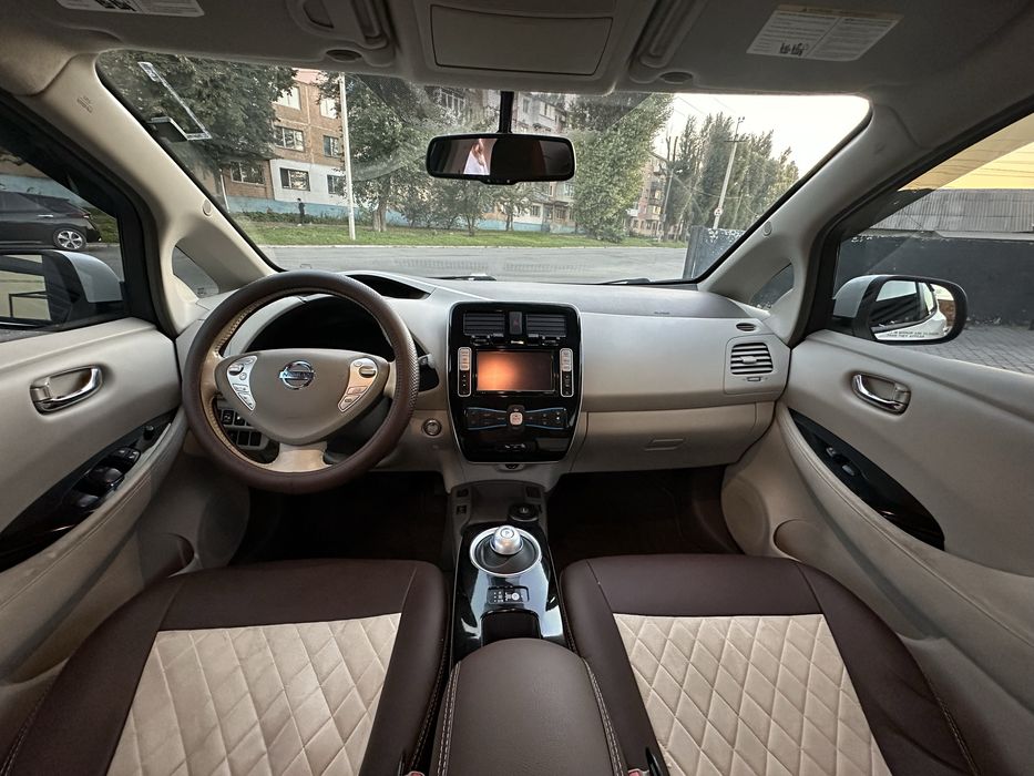 Машина авто в аренду Каменское такси Ниссан Nissan Leaf 24