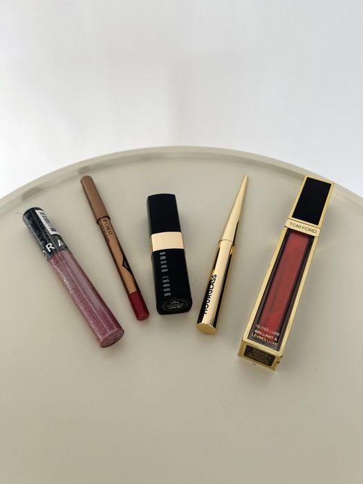 Zestaw kosmetyków charlotte tilbury bobbi brown tom ford hourglass