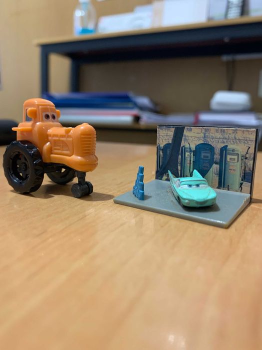 Brinquedos variados