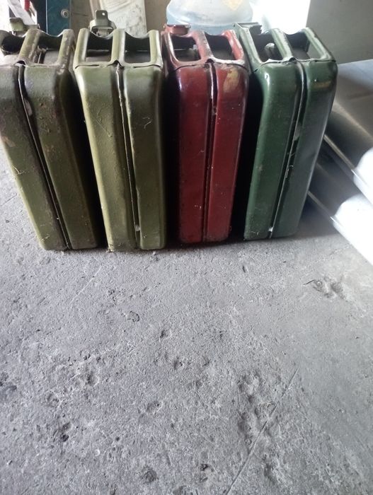 Продам канистры 20