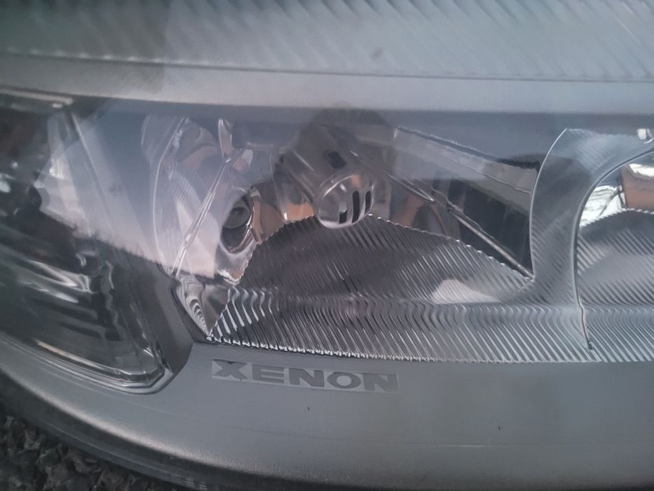 Lampa Xenon Laguna II prawy przód