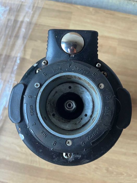 Automatyczny młynek do kawy