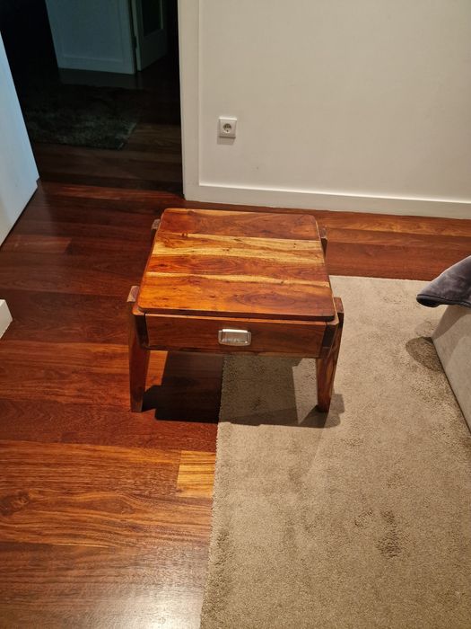 2 mesas de cabeceira da Area Store