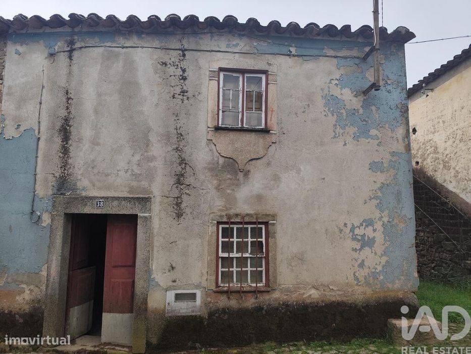 Casa de aldeia T2 em Penas Roias de 108,00 m2