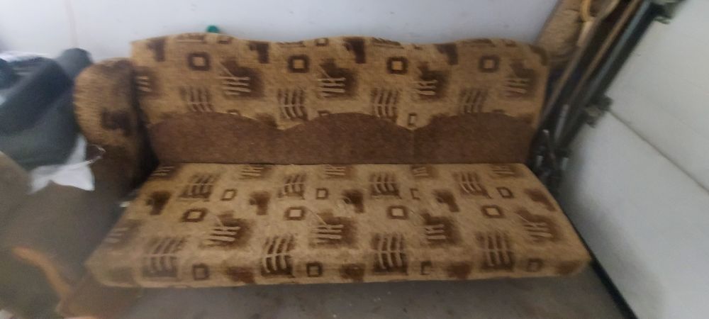 sofa w stylu retro