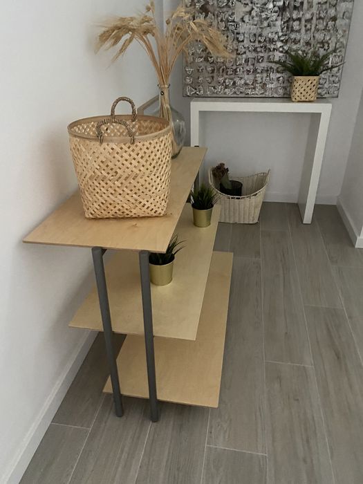 2 Móveis em madeira natural com estrutura em férias cromado