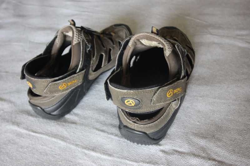 Sandálias caqui da Berg