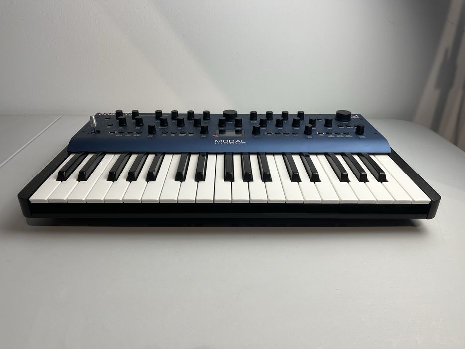 Sintetizador Modal Cobalt 8