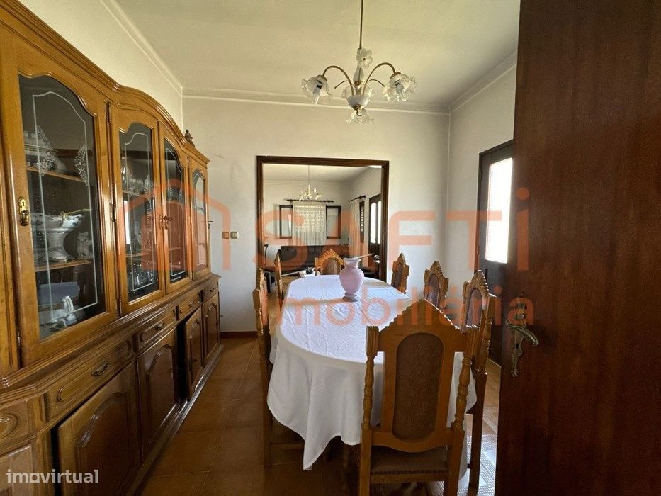 Casa toda em pedra, em excelente localização