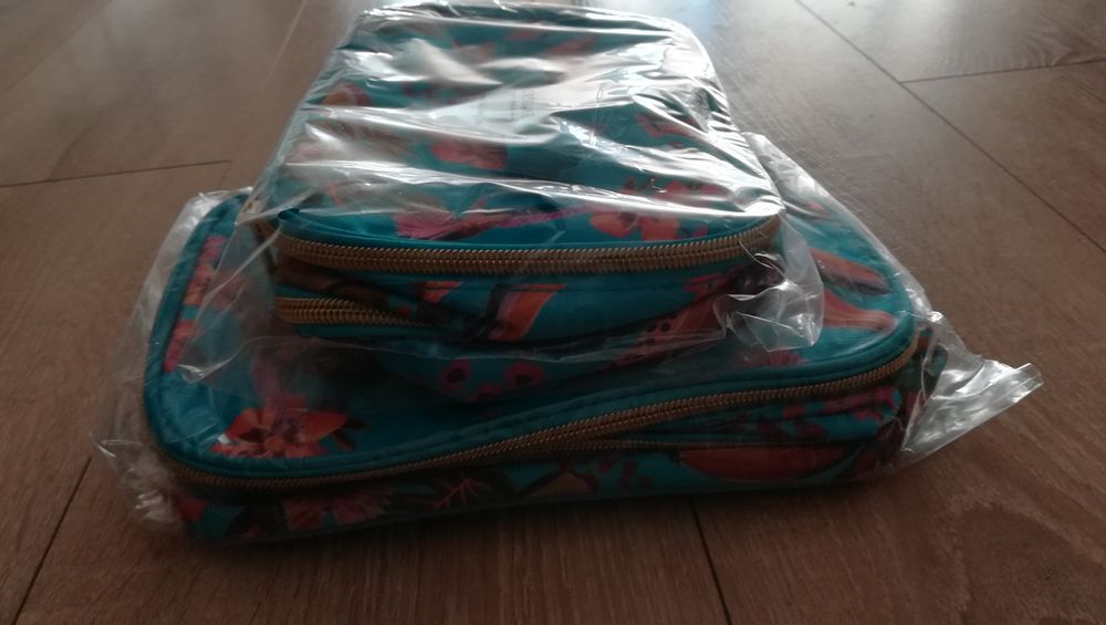 Pojemny 2poziomowy kuferek od Oriflame