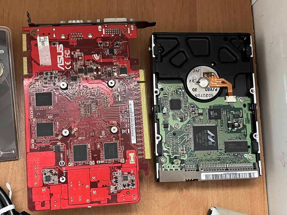 Комплектующие и сетевые кабели для компьютера