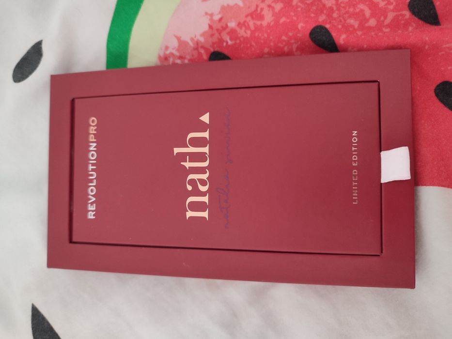 Sprzedam paletkę cieni Natalia Siwiec cena ostateczna