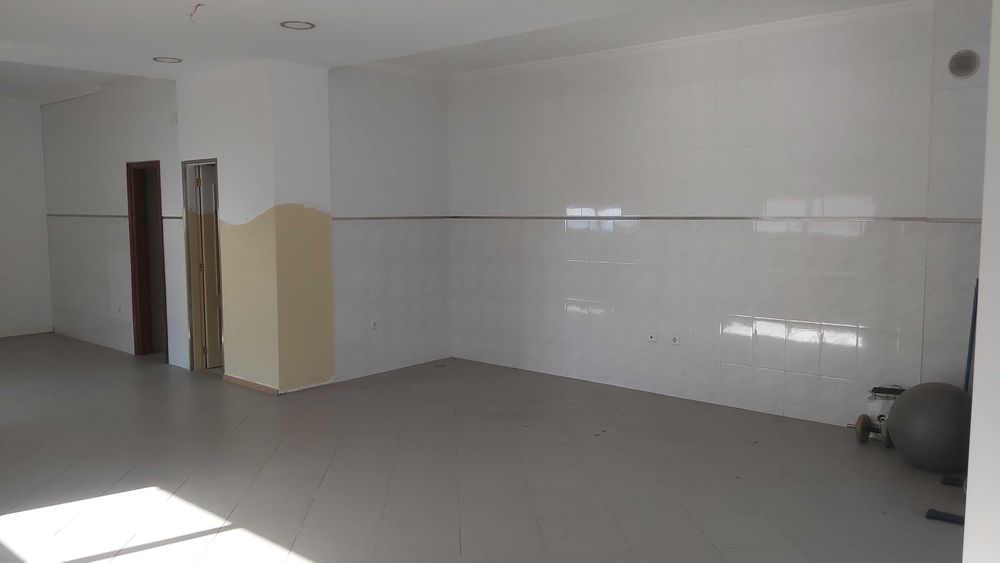 Excelente loja para arrendamento ,Rua Vasco da Gama ,Baguim do Monte