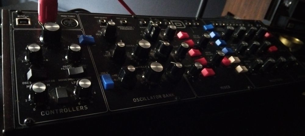Sintetizador Analógico - Behringer Model D - Perfeito Estado