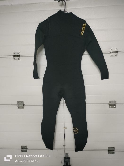 Vendo fato de surf XCEL