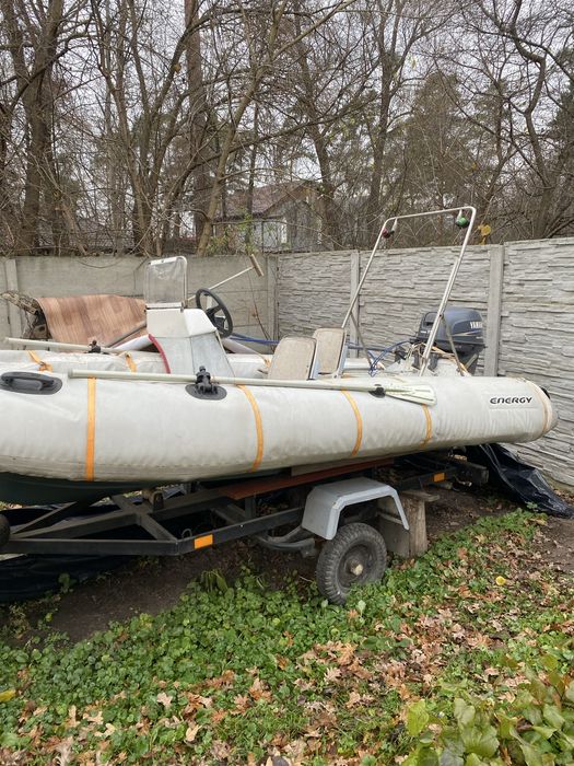 Продається човен з мотором