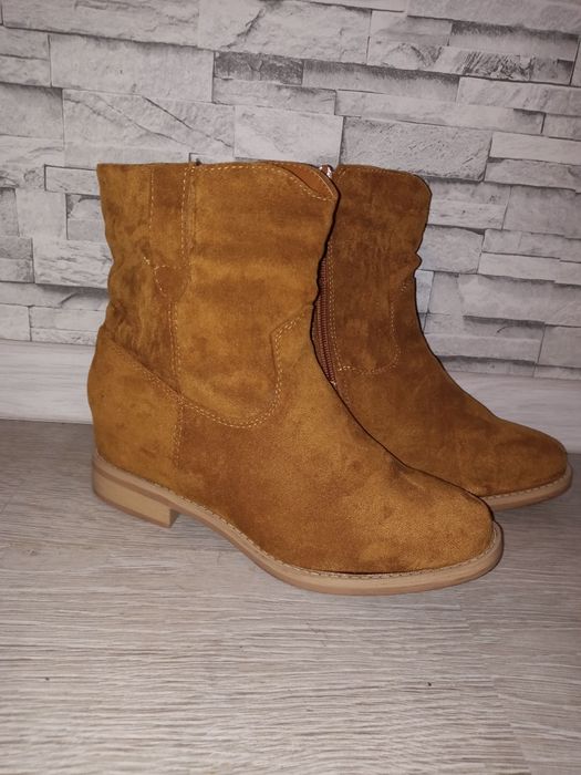 Wygodne karmelowe botki rozmiar 37