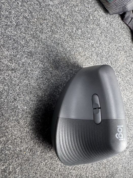 Продам комьютерную мышь  Logitech Lift Vertical Ergonomic graphite Wireless/Bluetooth