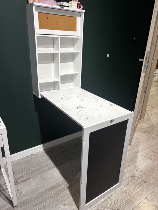 Rozkładane biurko wiszące