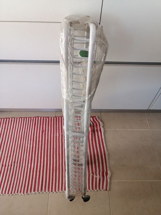 Carrinho branco ferro rodas