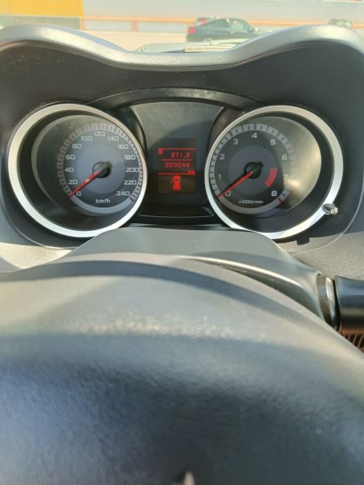 Mitsubishi Lancer — fotografia 8