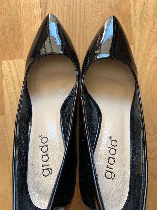 Туфлі на підборах з натуральної лакової шкіри