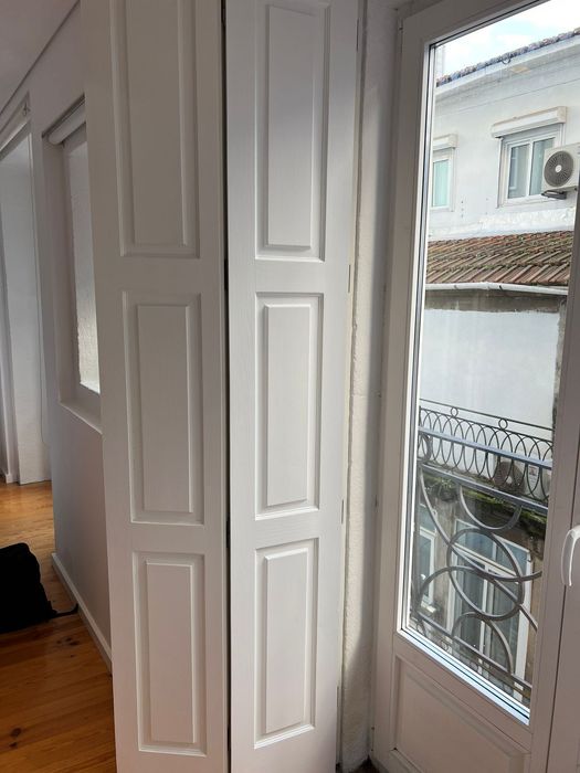 Trabalho de pintura e remodelação e montagem de móveis